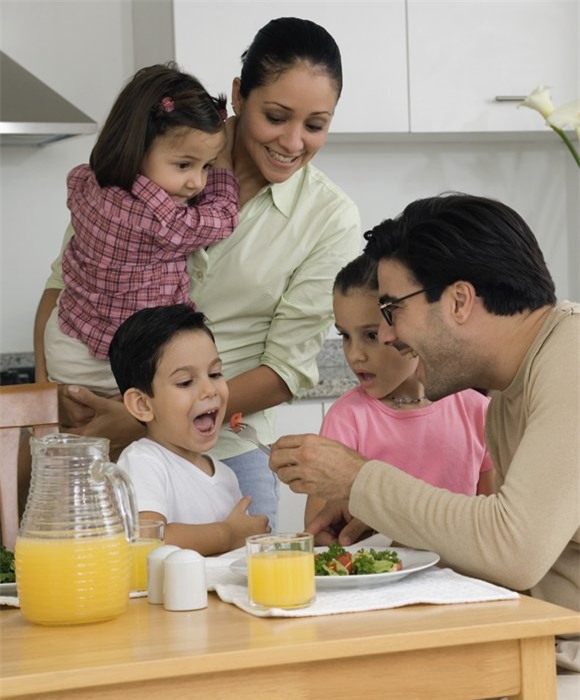 Bí mật nuôi con khỏe, dạy con ngoan của các bà mẹ trên khắp thế giới - Ảnh 2.