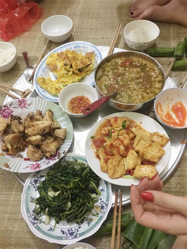 Con dâu khóc thét với mẹ chồng ở bẩn: nồi xoong không bao giờ rửa, gầm giường ngập BVS dùng rồi - Ảnh 2.