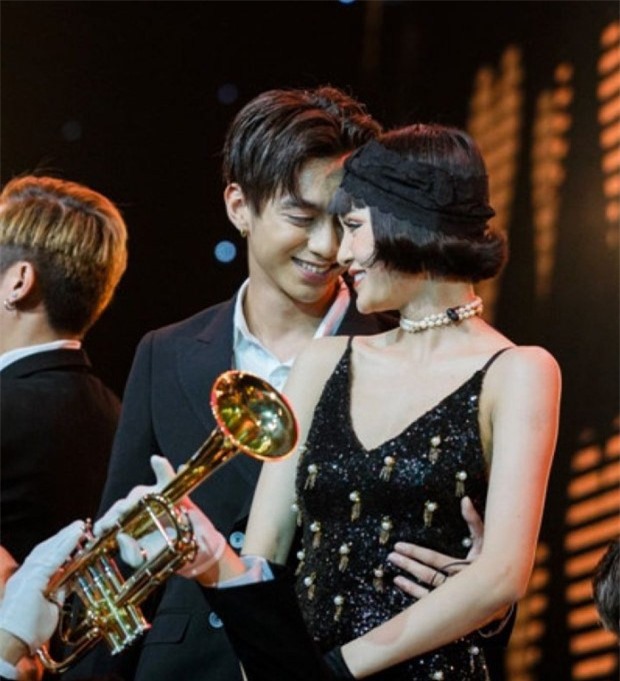 Chieu tro trong showbiz Viet va cai gia nghe si phai tra hinh anh 3