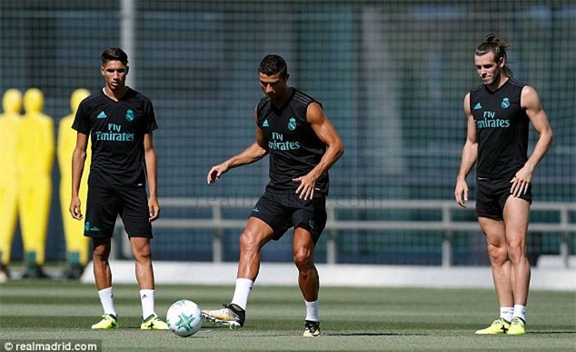 Ronaldo tro lai tap luyen doi dau MU hinh anh 1