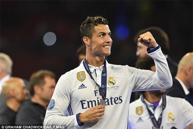 Ronaldo tro lai tap luyen doi dau MU hinh anh 10