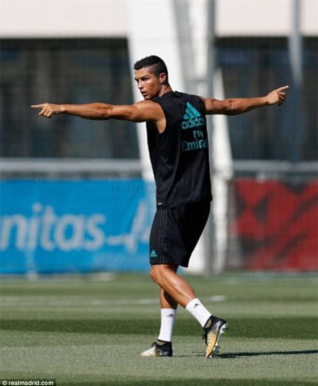 Ronaldo tro lai tap luyen doi dau MU hinh anh 4