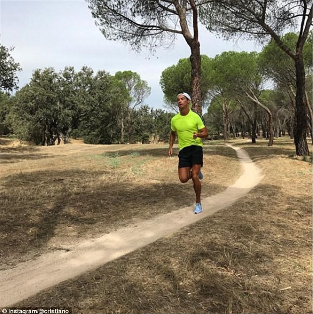 Ronaldo tro lai tap luyen doi dau MU hinh anh 7