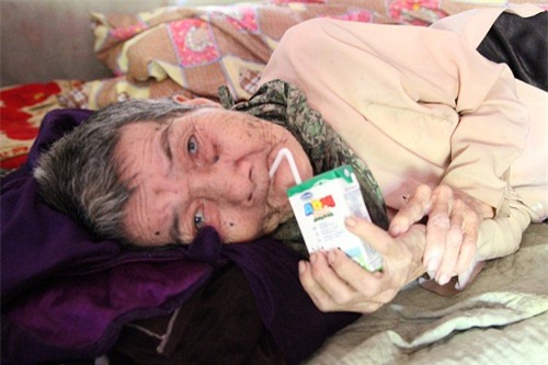 nguoi me gia 90 tuoi va 3 nguoi con dien dai voi cuoc song tan cung khon kho - 3