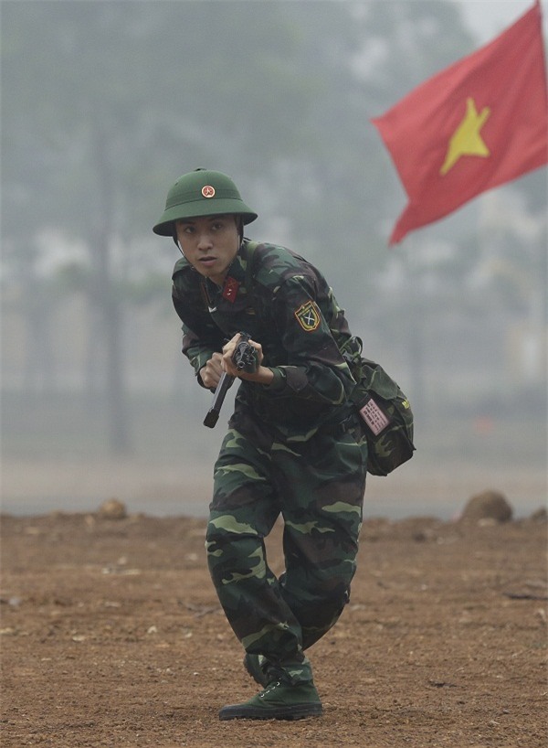 Khắc Việt 'cười không ngậm được miệng' khi xem đàn em đi khom trong quân ngũ-3