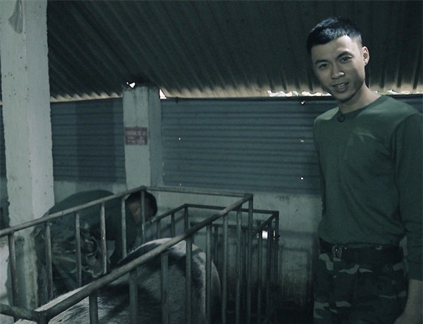 Khắc Việt 'cười không ngậm được miệng' khi xem đàn em đi khom trong quân ngũ-4