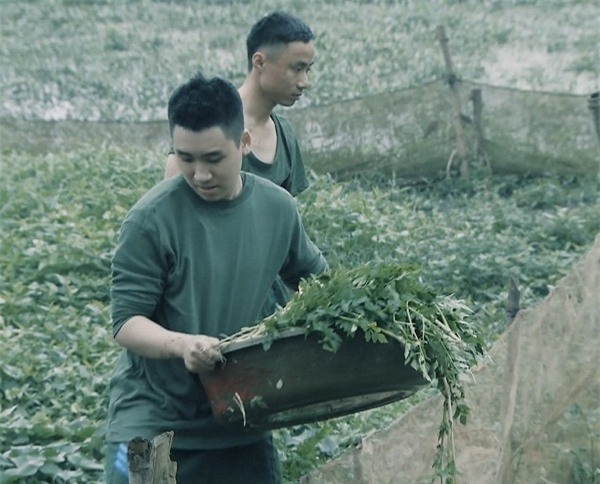 Khắc Việt 'cười không ngậm được miệng' khi xem đàn em đi khom trong quân ngũ-5