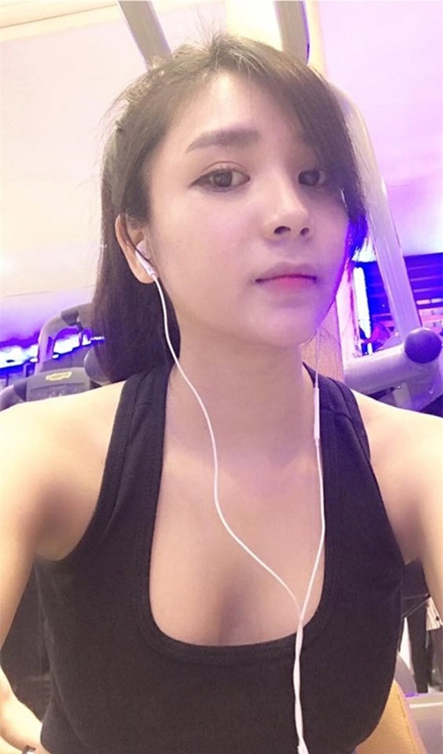 Nhờ chế độ tập luyện chăm chỉ, bạn gái cũ của Quang Lê sở hữu vóc dáng gợi cảm.