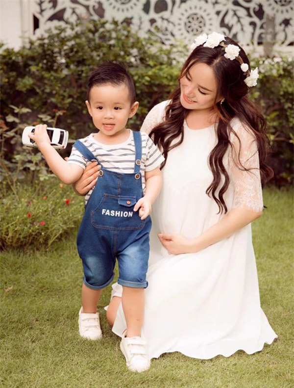 ca si vy oanh lan dau tiet lo chieu lay lai "vong eo be ti" chi 17 ngay sau sinh lan 2 - 3