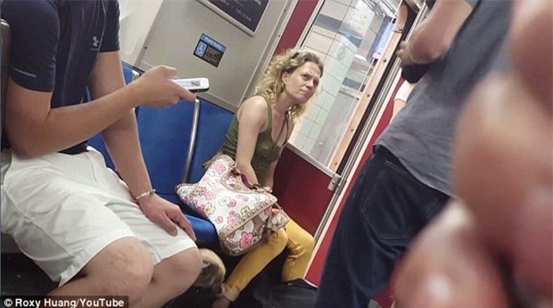 Video cô gái bạo hành, cắn chó cưng trên tàu điện ngầm khiến cộng đồng yêu động vật phẫn nộ - Ảnh 3.