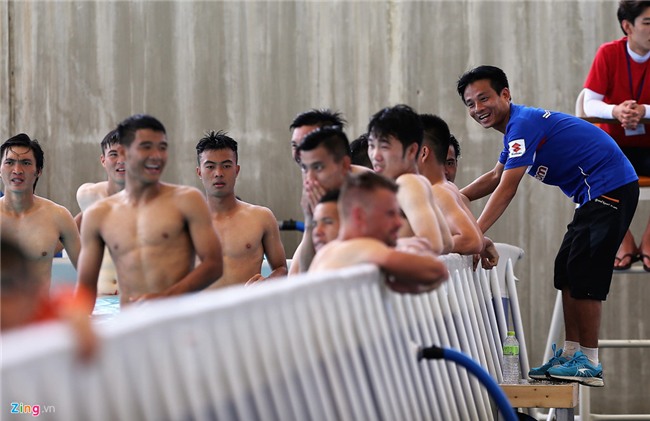 U22 Viet Nam tha long o be boi sau tran thang 4-1 hinh anh 6