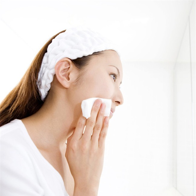 Trong vòng 60 giây sau khi rửa mặt, bạn phải thoa toner ngay và đây là lý do - Ảnh 2.