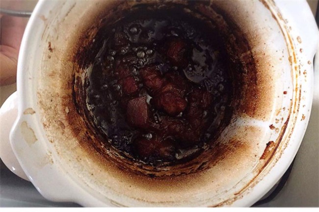 Thiếu nữ khiến cả cánh mày râu lẫn hội chị em dựng tóc gáy vì món trứng luộc lá thuốc súng đen thui đen xì - Ảnh 2.