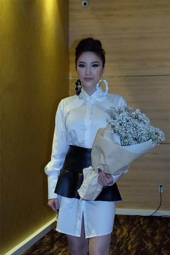 khong ngo mix chan vay va ao so mi nhu hoang thuy lai dep den the nay! - 2