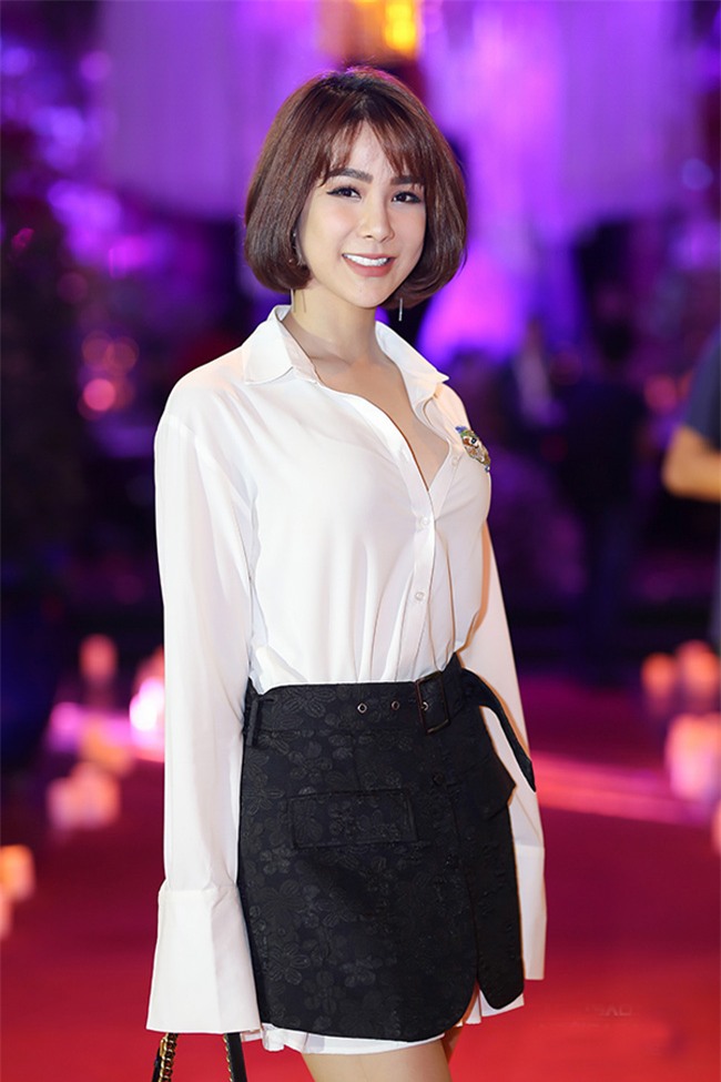 khong ngo mix chan vay va ao so mi nhu hoang thuy lai dep den the nay! - 3