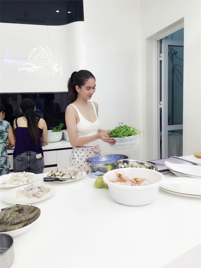 nga ngua vi muc luong ngoc trinh, hoa hau thu hoai tra cho nhan vien hinh anh 2