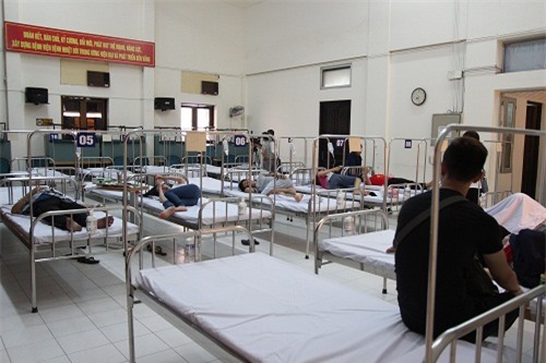 benh nhan mac sot xuat huyet o at nhap vien, benh vien bo ca hoi truong thanh lap khu dieu tri da chien - 3