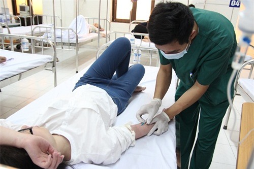 benh nhan mac sot xuat huyet o at nhap vien, benh vien bo ca hoi truong thanh lap khu dieu tri da chien - 5