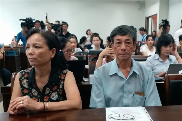 vu be 14 thang tuoi bi bao hanh, bo roi tai vien: ong ba noi ngoai ngo ngang khi biet minh co chau - 1