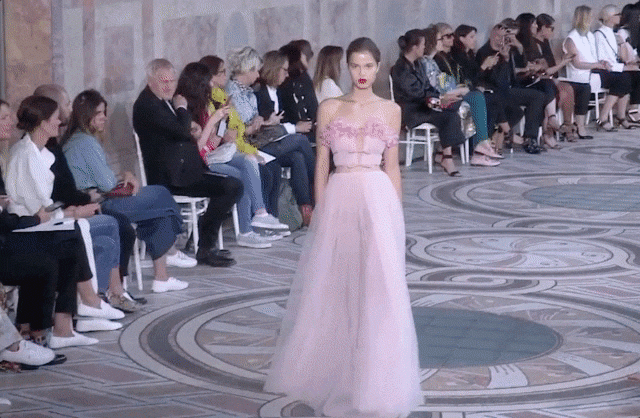 dep nhu tien nu, ngoc trinh van bi to mac vay nhai ca tren lan duoi - 4