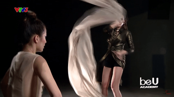 Võ Hoàng Yến thị phạm tạo dáng trong tích tắc khiến thí sinh Next Top bội phục-6