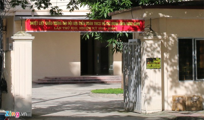 Giam doc so KHCN Ninh Binh tat lai xe khi cap duoi da xin loi hinh anh 1