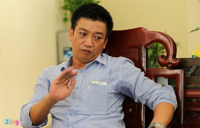 Giam doc so KHCN Ninh Binh tat lai xe khi cap duoi da xin loi hinh anh 2