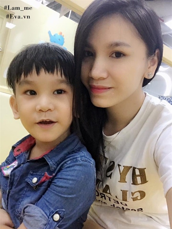 do con bang smartphone, nguòi me an han vo cung khi be bi giat co mat, nhay mat, nhiu mui - 1