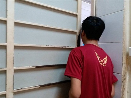 “ca van nguoi mac khong sao, ma me con lai bi sot xuat huyet hanh ha dau don the nay” - 1