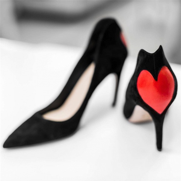 Dior lại tiếp tục thả thính giới mộ điệu toàn cầu bằng đôi cao gót kiêu kỳ: Dior Amour - Ảnh 1.