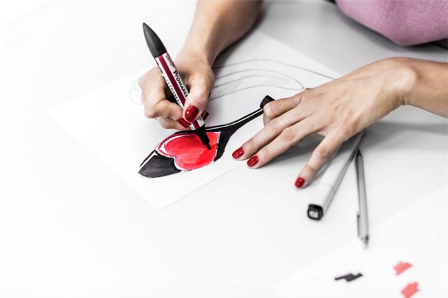 Dior lại tiếp tục thả thính giới mộ điệu toàn cầu bằng đôi cao gót kiêu kỳ: Dior Amour - Ảnh 2.