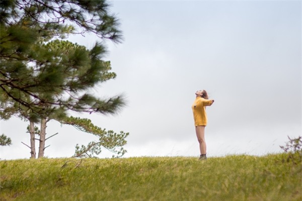 Phan Ngân The Face tung clip cover hoành tráng 'Cô gái đến từ hôm qua'-6