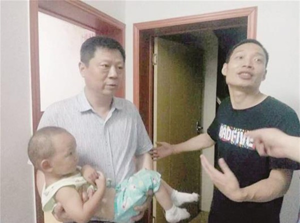 Vì hơn 3000 đồng, bé trai 8 tuổi bắt cóc bé 18 tháng suốt 13 tiếng đồng hồ - Ảnh 2.