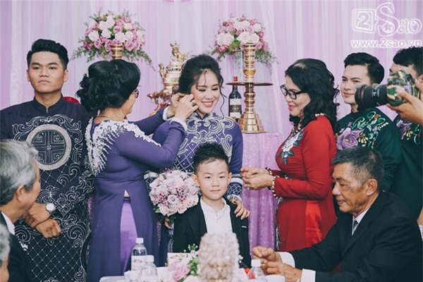 Đám cưới ngập tràn sắc tím rộn vang tiếng cười-5