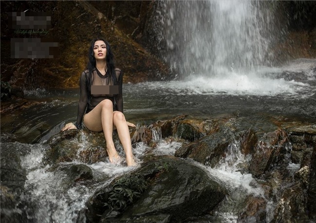 Trọn bộ ảnh nội y phản cảm của Linh Miu bị dân mạng 'ném đá vỡ đầu'-9