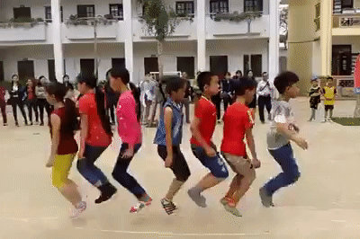 'Chóng mặt' trước màn nhảy dây có 1 - 0 - 2 của bé gái 5 tuổi-2