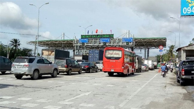 Tài xế nhúng tiền lẻ vào dung dịch gì đó, nhân viên thu phí đếm xong thì than nhức đầu - Ảnh 3.