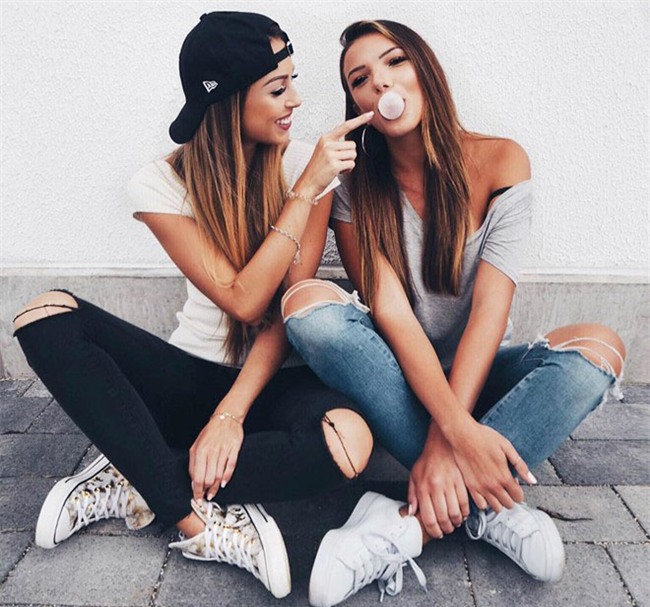 cap chi em dau ba dao, tu ban than tro thanh nguoi nha, chi thich "ben nhau tron doi" - 3