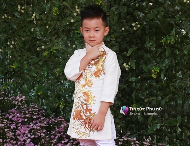 con trai le phuong "quay mau lua" trong dam cuoi cua me va cha duong - 15