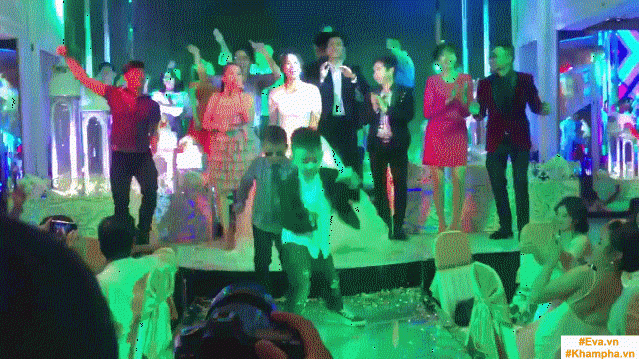con trai le phuong "quay mau lua" trong dam cuoi cua me va cha duong - 1