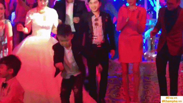 con trai le phuong "quay mau lua" trong dam cuoi cua me va cha duong - 3