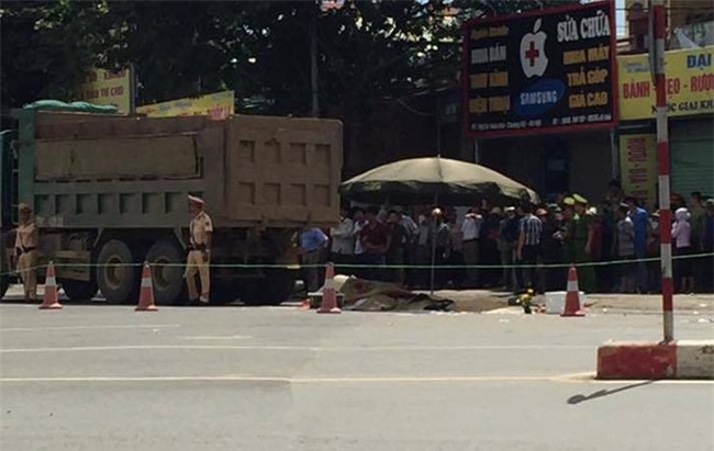 Hà Nội: Tai nạn thương tâm ba mẹ con bị xe tải cán tử vong - Ảnh 5.