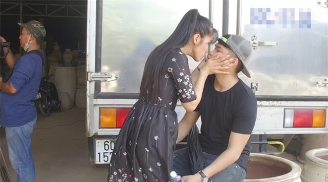 hanh trinh yeu duong nhu tieu thuyet cua le phuong va chong tre hinh anh 14