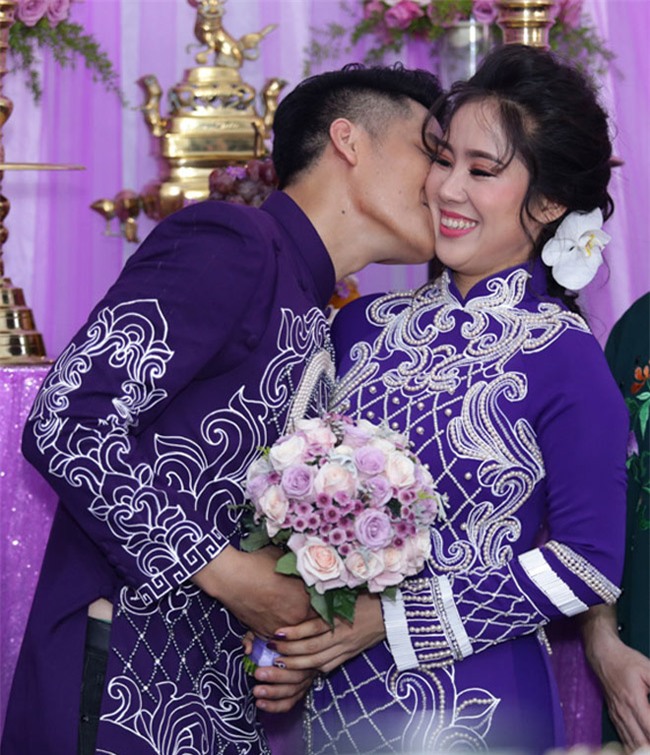 hanh trinh yeu duong nhu tieu thuyet cua le phuong va chong tre hinh anh 2