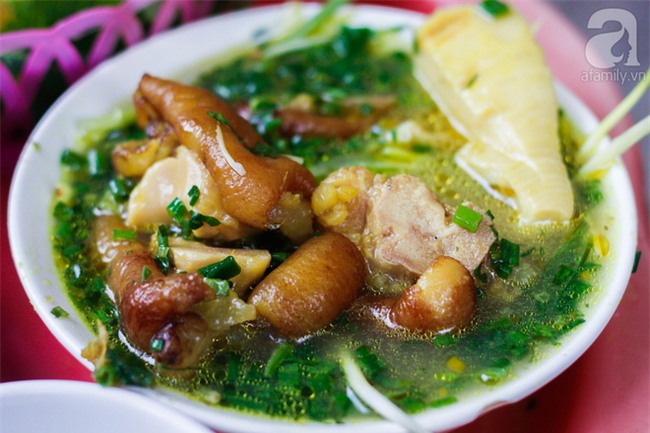 Ghé hàng bún đậu mắm tôm phải tận dụng cả hành lang, phòng ngủ làm nơi bán hàng ở phố Đại La - Ảnh 14.