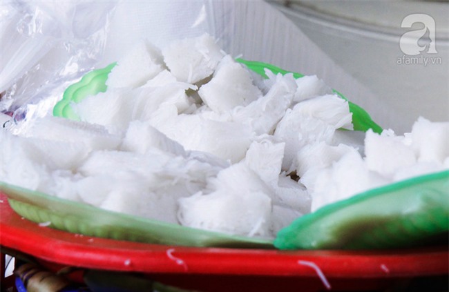 Ghé hàng bún đậu mắm tôm phải tận dụng cả hành lang, phòng ngủ làm nơi bán hàng ở phố Đại La - Ảnh 7.