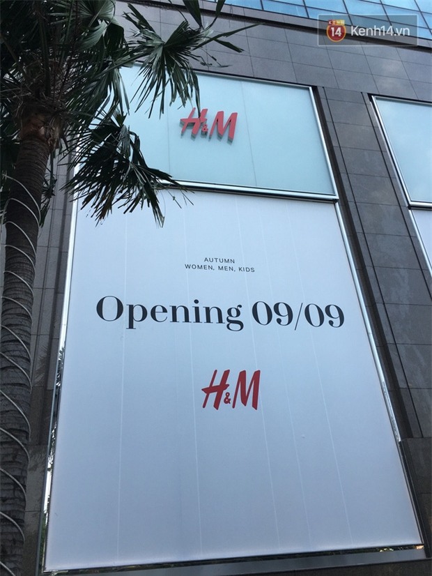 H&M Việt Nam treo biển thông báo 9/9 sẽ chính thức khai trương tại Sài Gòn - Ảnh 1.