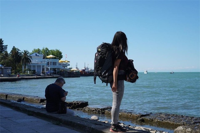 Dân mạng tranh cãi chuyện cô gái 28 bỏ nhà cửa, công việc đi khắp muôn nơi - Ảnh 10.