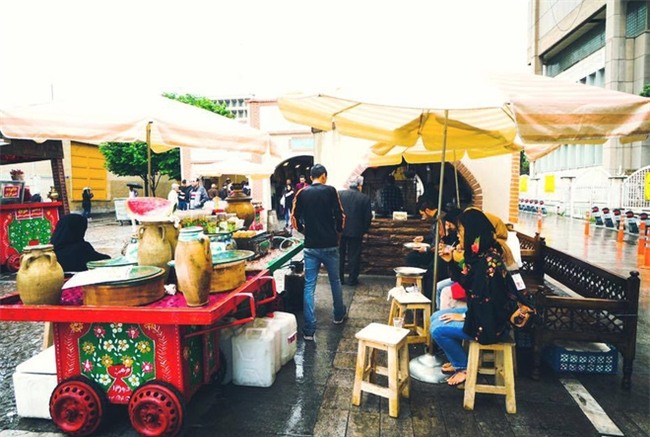 Dân mạng tranh cãi chuyện cô gái 28 bỏ nhà cửa, công việc đi khắp muôn nơi - Ảnh 4.