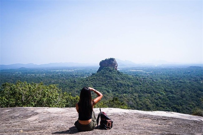 Dân mạng tranh cãi chuyện cô gái 28 bỏ nhà cửa, công việc đi khắp muôn nơi - Ảnh 6.